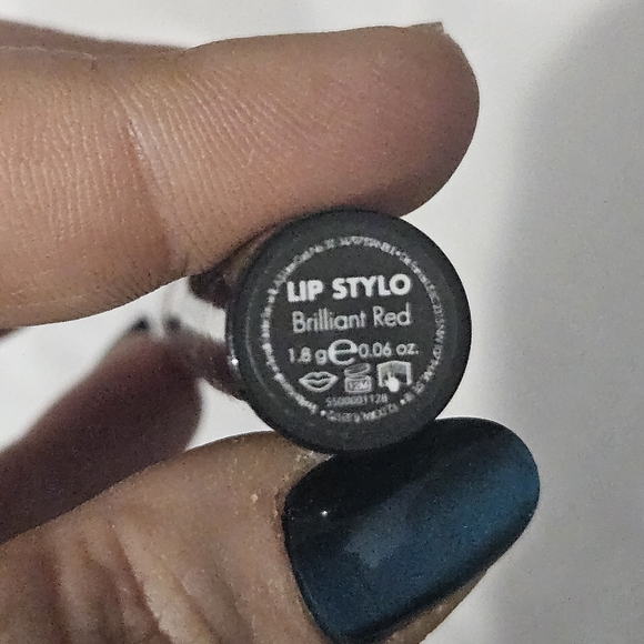 BRAND NEW Farmasi Stylo Lipstick, Tinted Chapstick Brilliant Red .06 oz Moisture - Picture 2 of 3